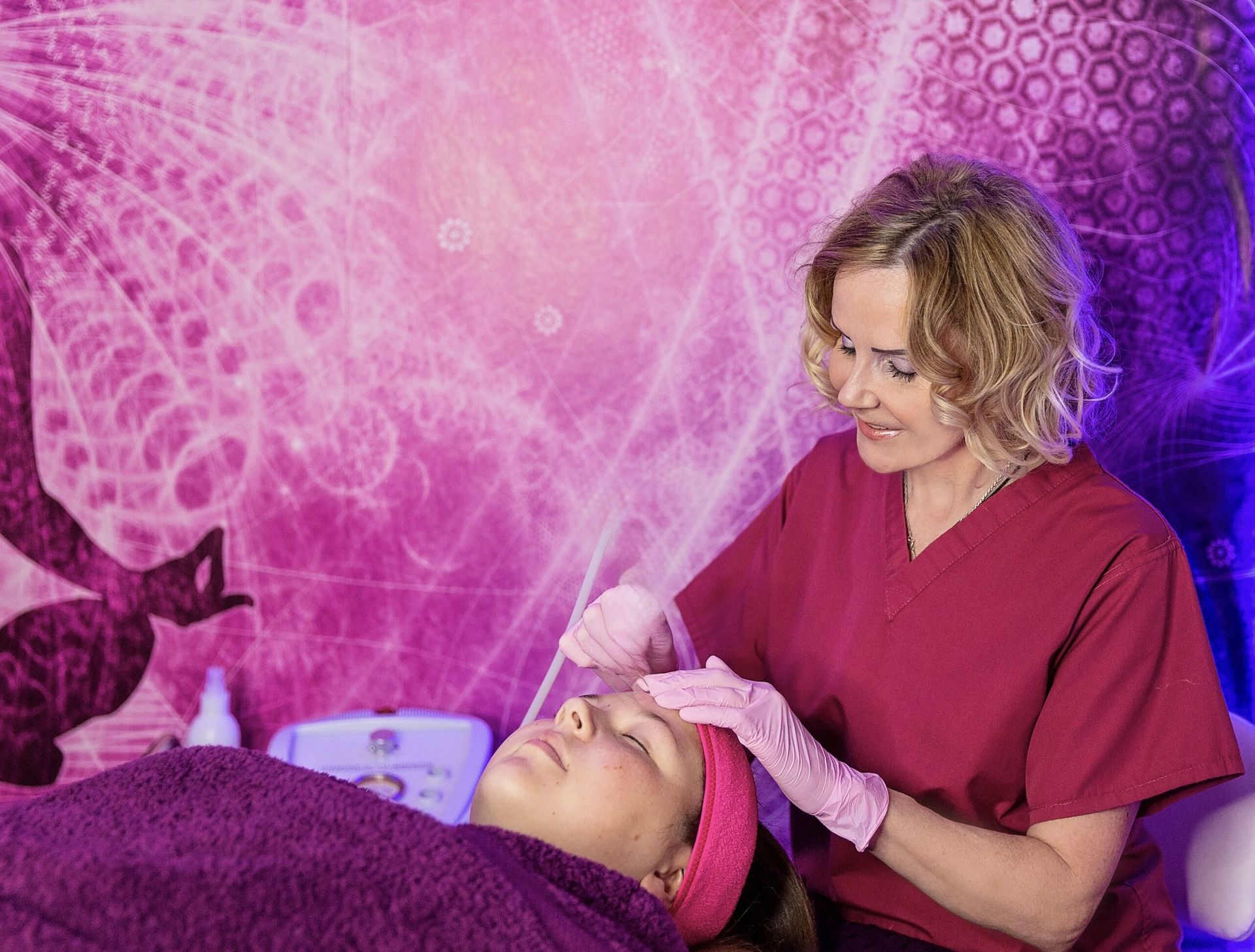 himalayan salt hot stone facial with seamagik minerals